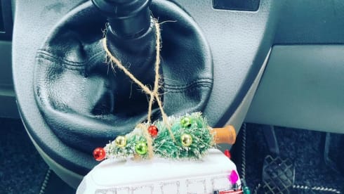 Arnold – "Arnie" T5 Volkswagen 2 Birth Campervan (5 Seater Fully Insured)