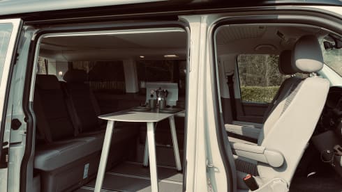 Margriet – 4p Volkswagen bus from 2022