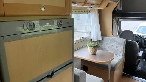 6-person family camper (Ford Granduca 77)