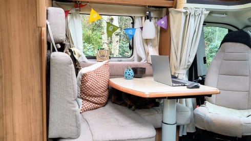 Very comfortable 3 p offgrid camper Eura Mobil