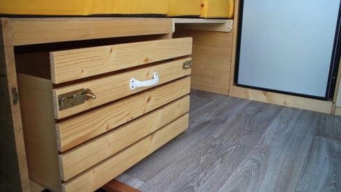 EigenWijze – Unique bus camper, with nice interior