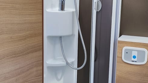 Vakantiemaatje – Adria Compact Plus SL automatic camper semi-internet 2 persons from 2019