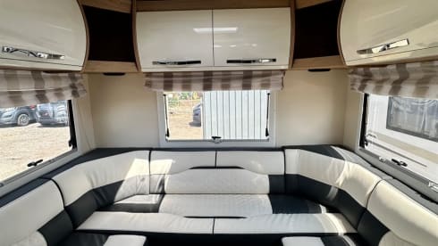 BRYONY – 6 berth Roller Team auto roller 746 