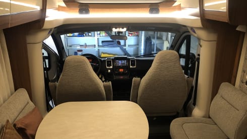 Hoofddorp  – Luxurious and well-maintained 2p Hymer from 2019 - Automatic