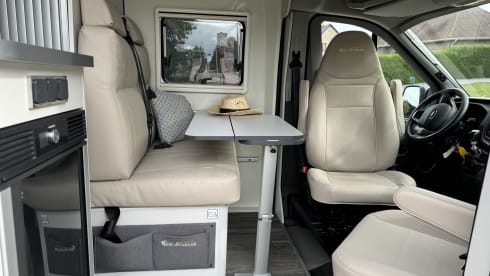 2p Ford bus uit 2023