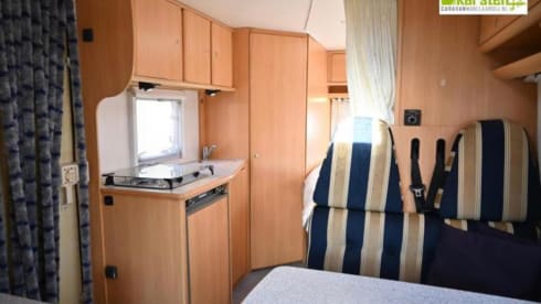 Dethleffs  β 4p Dethleffs semi-integrated from 2001