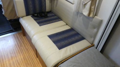 Rimor Katamarano 9 | Alcove | 2013 | 7 places | 3 bunk bed