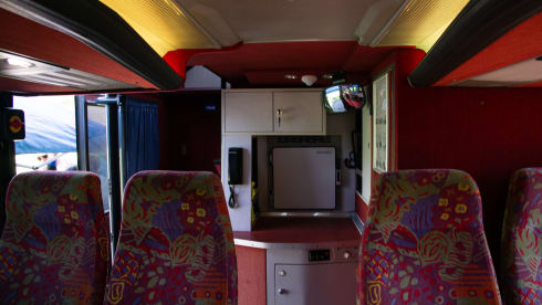 busavonturen – An 8-person touring car camper for your travel adventure