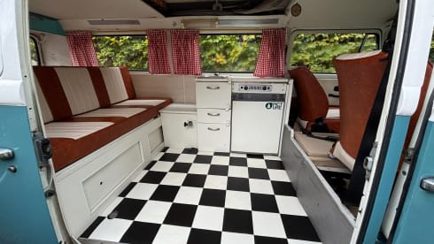 Billy – Volkswagen T2b Camper from 1978