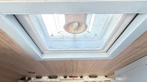 2p Peugeot bus uit 2011 voor een actieve vakantie