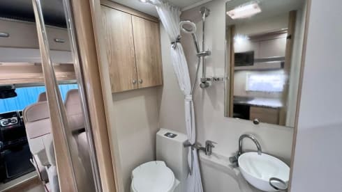 Majestic – Our fully loaded 6 berth motorhome