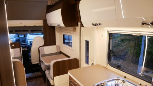 Ford CI Alcove, 6-Persons sitting / sleeping places!