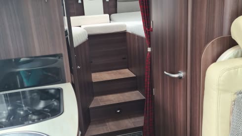 2p Bürstner semi-integrated uit 2014