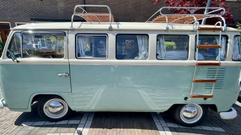 Pistache – Classic VW T2 Panorama bus