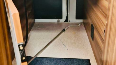 Vaiana – Comfort & Freedom: Camper with Solar, Bathroom & Heating