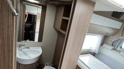 Lousje – Carado 3 4 or 6 person automatic 