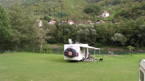 Fleurette Florium – Spacious 4p Fleurette Semi-Integral from 2013 based on a Fiat Ducato.