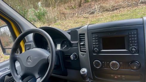 Vanessa  – 2p Mercedes-Benz campervan from 2013