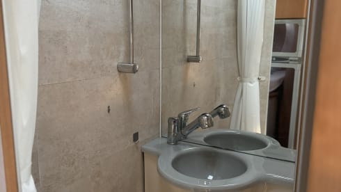Nice spacious family camper (2011)!