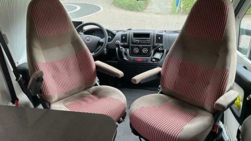 Spacious and luxurious 5 person camper Adria Matrix