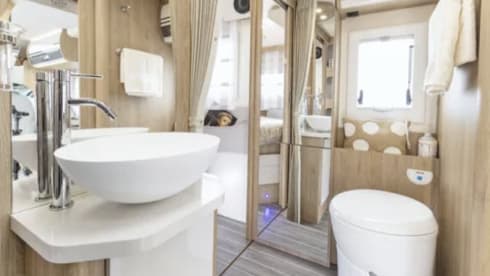 Rollerteam zefiro 266TL – Mooie nieuwe mobilhome/camper met alles op en aan van 2022!