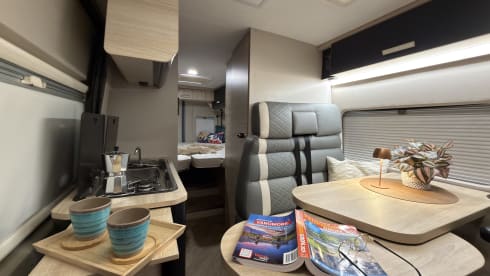 Making Memories 14 – 2024 Chausson V697 buscamper uit 2025 Automaat, Off Grid, Lengte bedden,