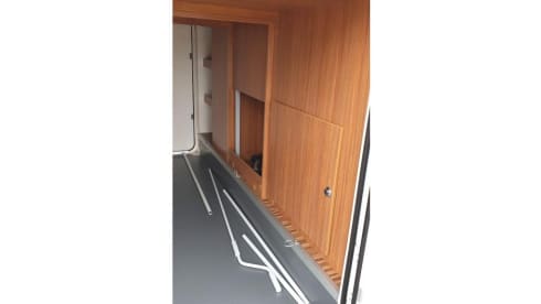 Spacious and luxurious 5 person camper Adria Matrix