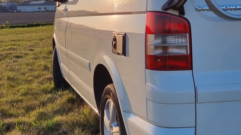 "De Witte" – 4p Volkswagen bus from 2004