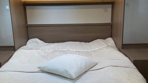 Luxurious, modern 4-person Bürstner with queen bed, pull-down bed and bicycle rack