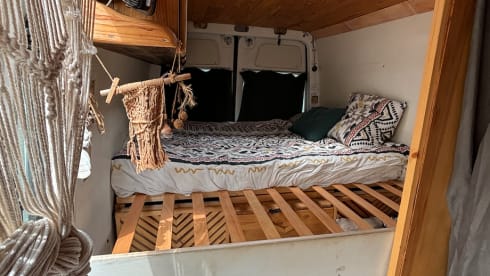 Spacious campervan - kitchen & shower - Fully off grid