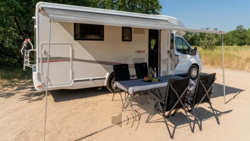 Challenger! – Ruime, moderne en luxe camper met 4 vaste slaapplekken - XL garage