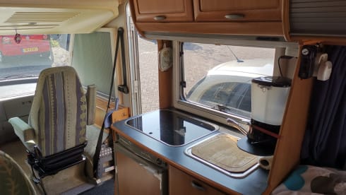 B574 met dubbele bodem  – 4p Top Hymer with good French beds