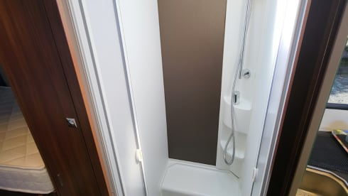 XL 670 SL – Very spacious Adria alcove camper with air conditioning