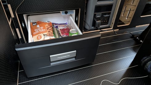 Juniper – Op maat gemaakte Kia PV5 elektrische ecocamper in Edinburgh | Ohm Campers