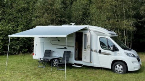 Very luxurious and complete Hymer camper, cream of the crop