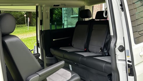 4p Volkswagen campervan uit 2020