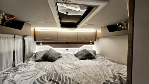 Tortuga  – Luxurious 4 sit Camper FULLY EQUIPPED Solar Generator 4000w