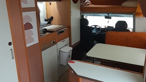 Greenshare – Camper Time Machine: Vintage Travel for Epic Adventures!