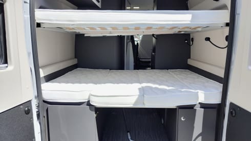 Menfys (2) veranda – Menfys VAN 3 MAXI S-Line (2) with veranda and photovoltaic