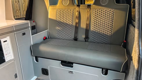 Rogue Three – Top Spec Volkswagen T6.1 | Comfortable & Slick | Sleeps 4