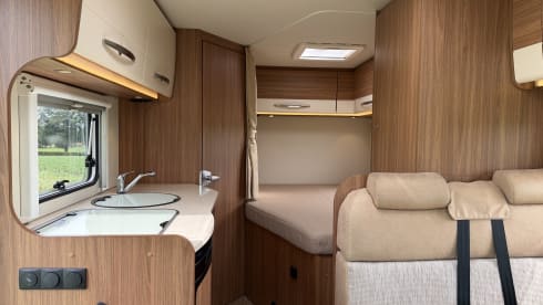 Compact! – Compact camper of 560 length with air conditioning Flash 02
