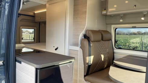 The MAD Van – Pop-up 4p Bürstner campervan uit 2023