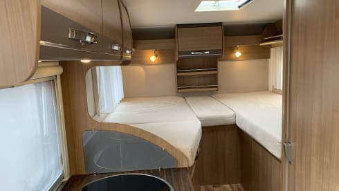 Hymer – Recent well equipped integral mobile home