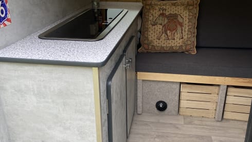 Red – Camper Renault Master 2.5 del 2017 *con smart TV, riscaldamento, WC ecc.*