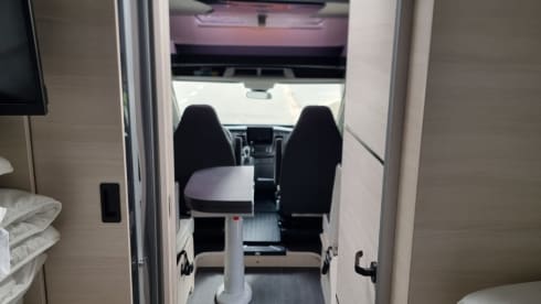 Kampergeluk – Beleef jouw uniek avontuur met onze 4-persoons automaat camper