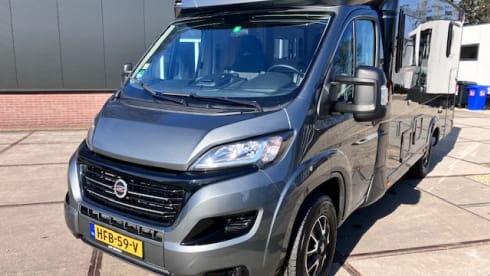 Saeftinghe – Available for rent in Spain from October 1st: Beautiful two-person LMC Camper 