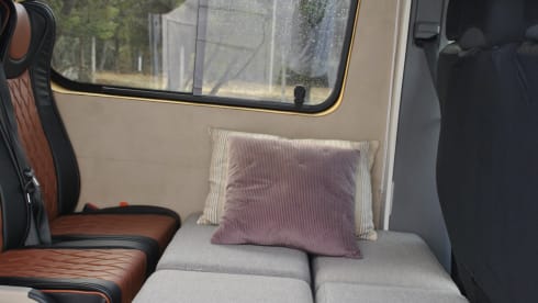 WHITE LION – HANDCRAFTED CAMPERVAN WITH A WARM ATMOSHERE 