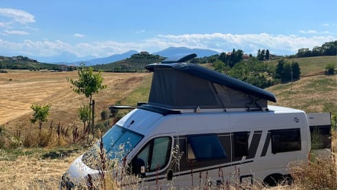 Matty – Gloednieuwe carado CV640 camperbus