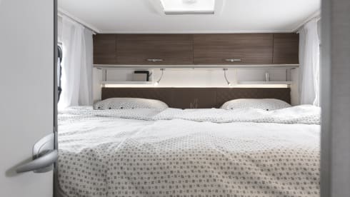 T7400SBC – Etrusco 5 berth 4 seatbelts 2021, Automatic, 5G Internet, TV, Solar Panels