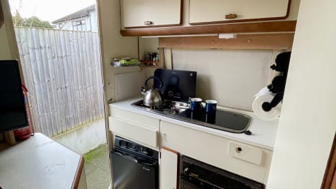 'Pandora' – Off-Grid Motorhome - Petrol & LPG **Fully Comp Insurance Included**